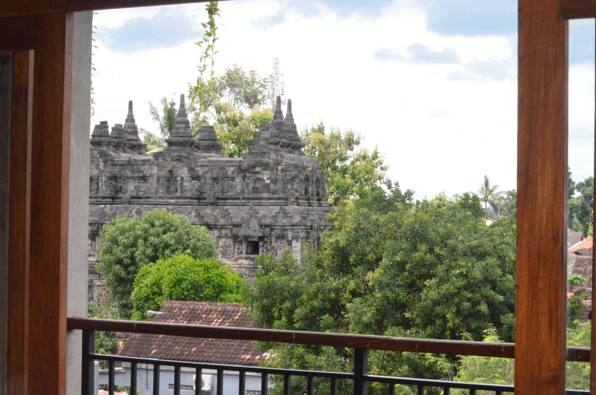 Ohmmstay - Rumah Pendopo Tanjungtirto المظهر الخارجي الصورة