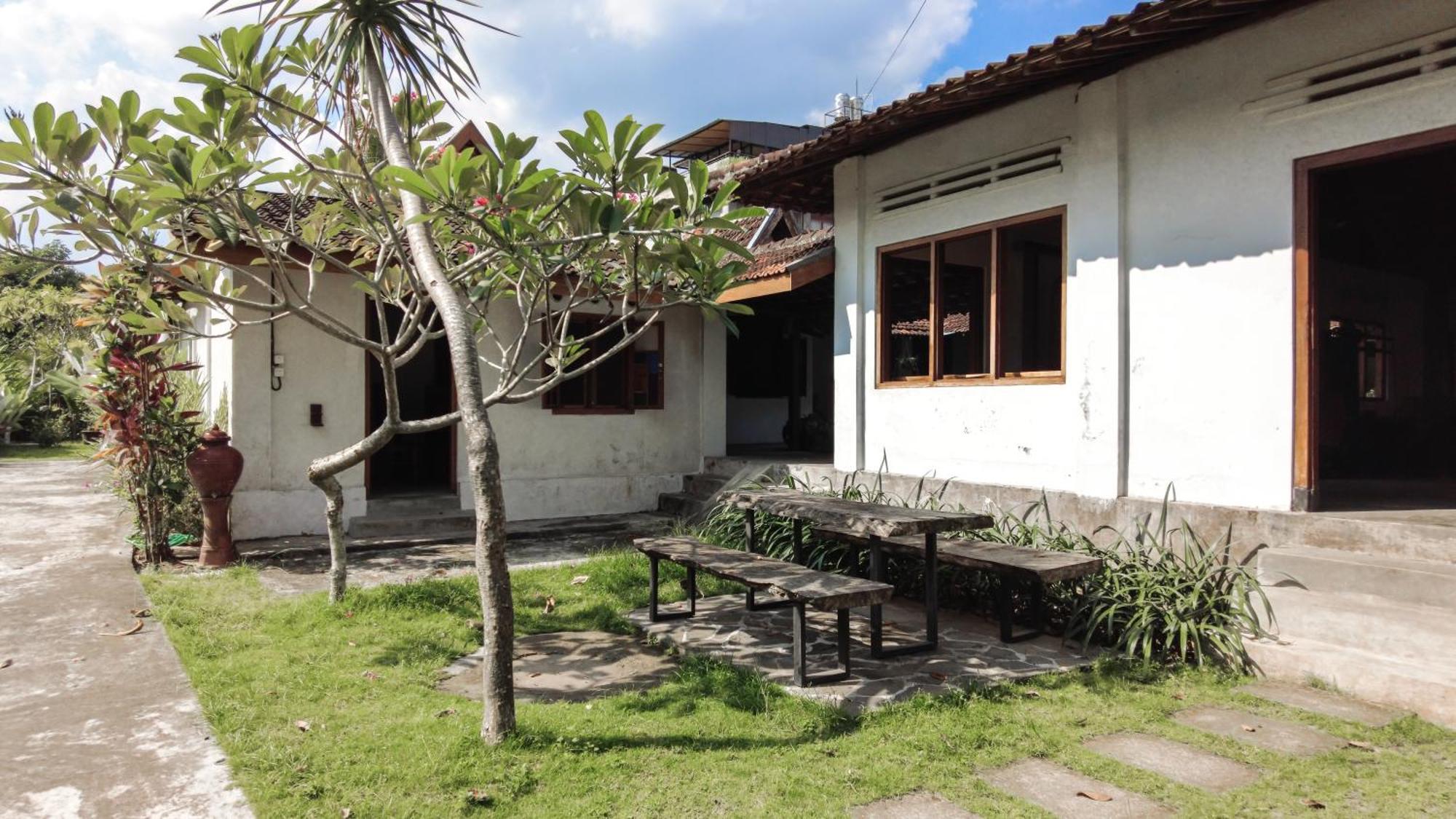 Ohmmstay - Rumah Pendopo Tanjungtirto المظهر الخارجي الصورة