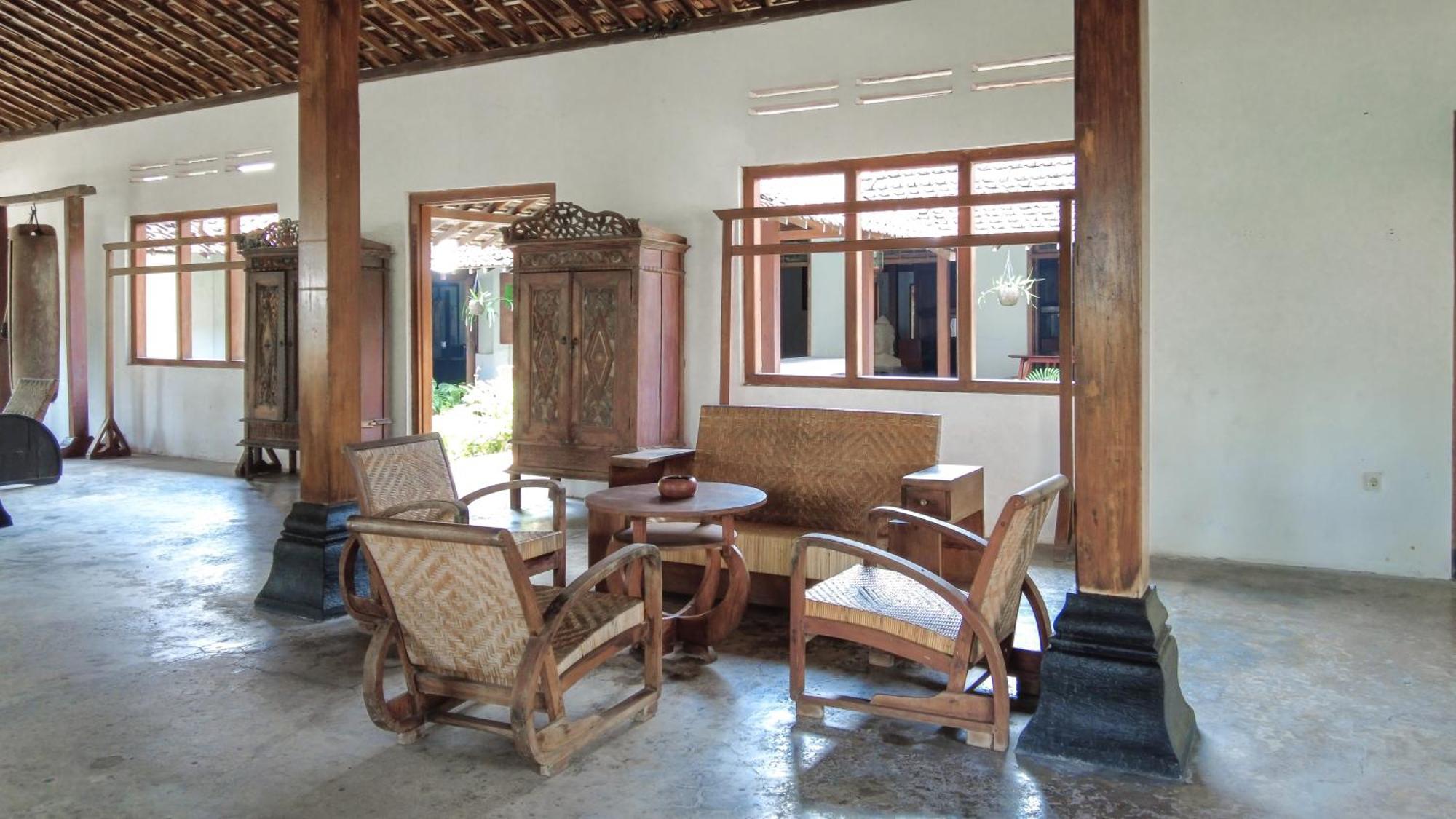Ohmmstay - Rumah Pendopo Tanjungtirto المظهر الخارجي الصورة